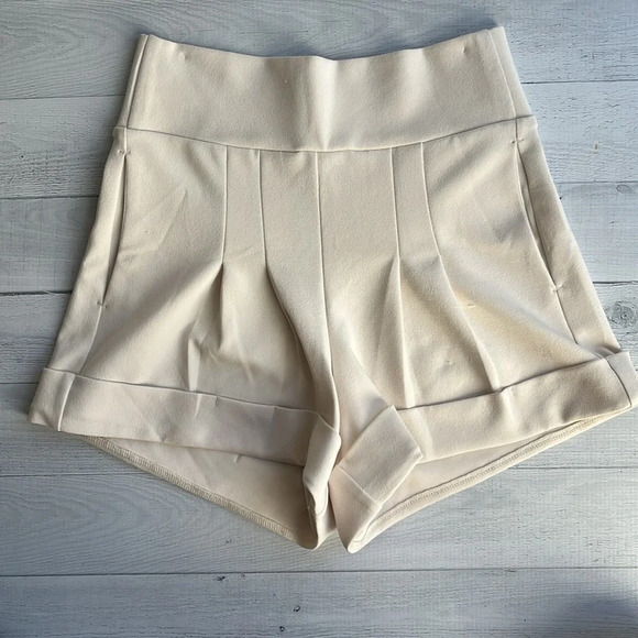 Fashion Nova Cream Two Piece Short Set XS - Picture 3 of 9